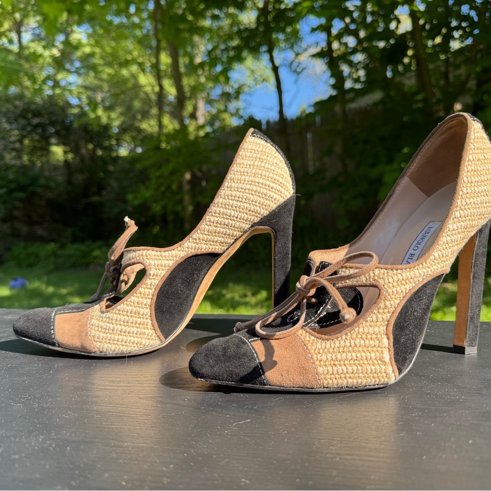 ONE OF A KIND! Manolo Blahnik Raffia & Suede Heels – Size [EU 41 / US 10]